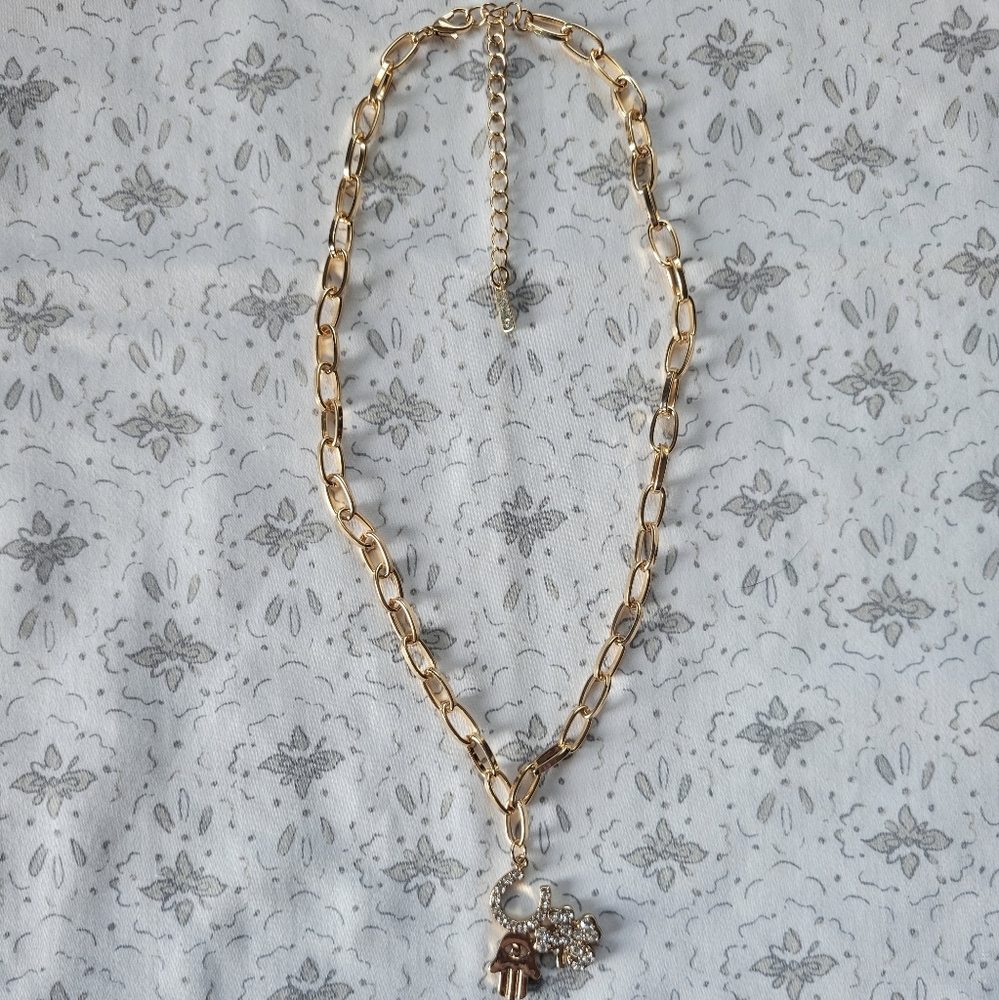 Kensie Hasma Charm Necklace ✨️